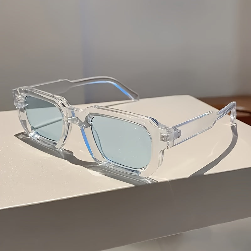 Découvrez l’élégance intemporelle avec nos lunettes de soleil au design moderne.